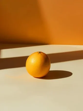 imgi_37_ripe_orange_on_harmonious_backdrop